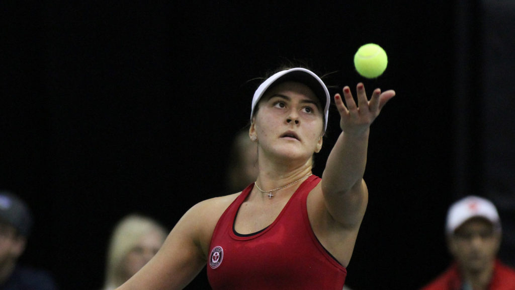 Andreescu serving