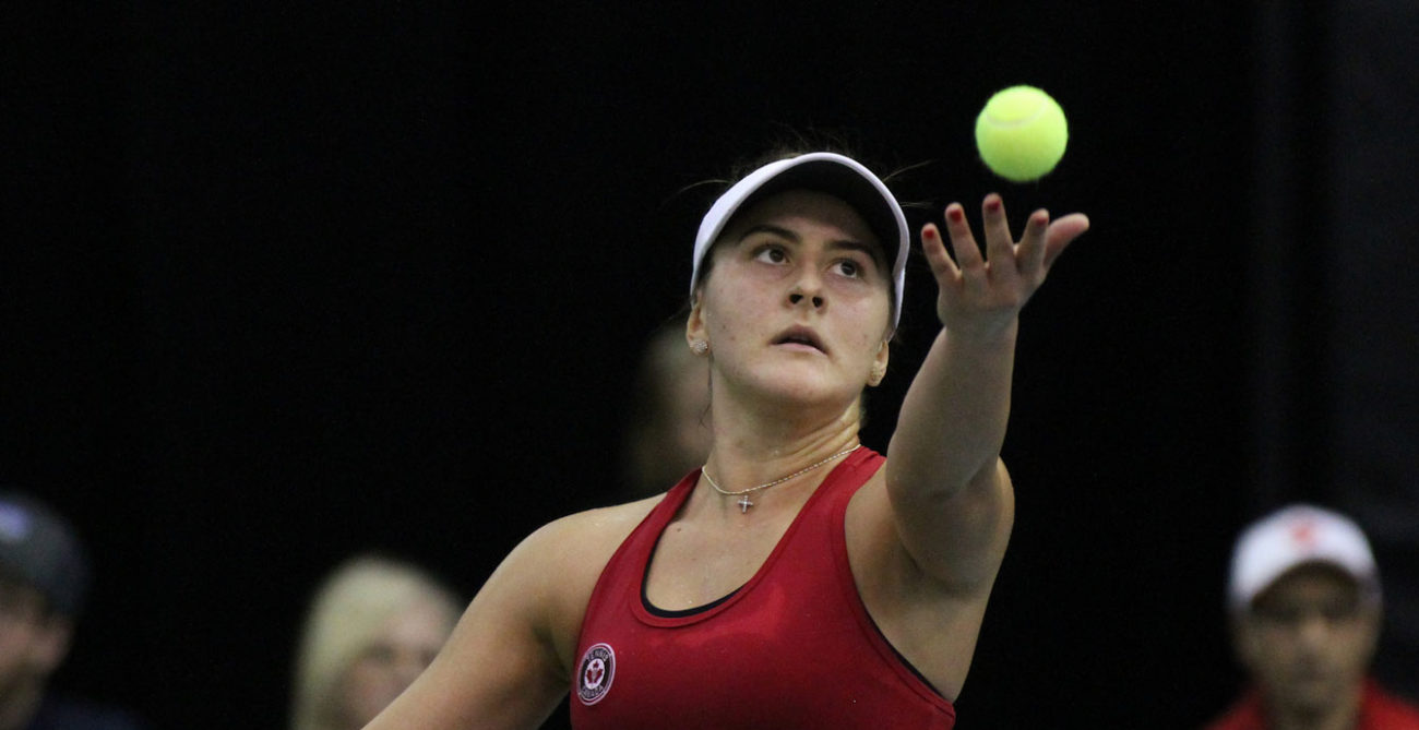 Andreescu serving