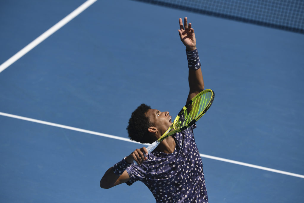 auger-aliassime serving
