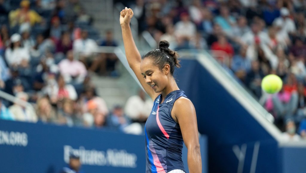 Leylah Fernandez fist in air with crowd in the back