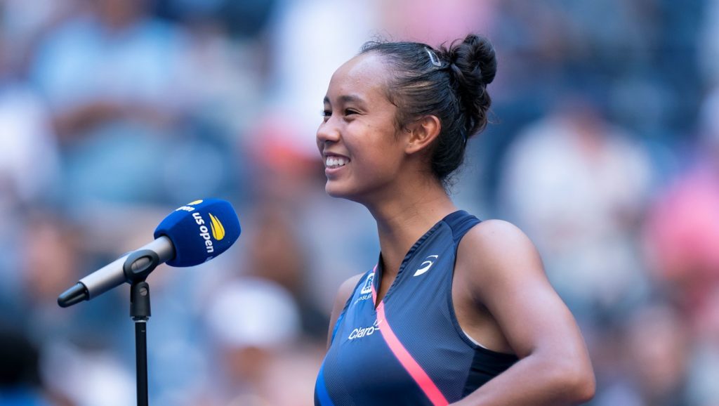Leylah Fernandez talking to crowd after US Open win quarters