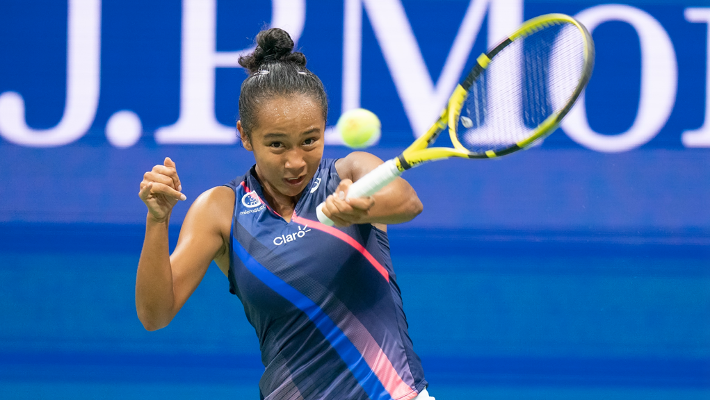 Leylah Fernandez eyes on racquet forehand