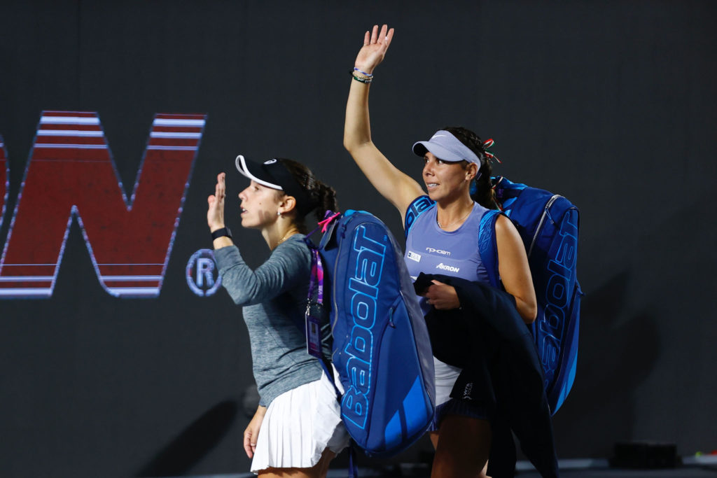 Sharon Fichman Giuliana Olmos high five 2021 WTA Finals