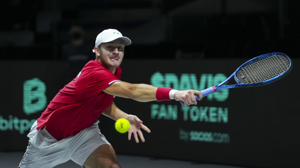 Brayden Schnur loses at the Davis Cup - 2021 Finals