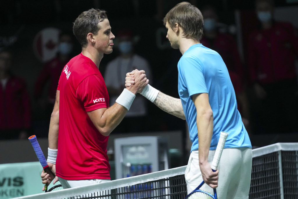 Vasek Pospisil and Alexander Bublik shaking hands at the 2021 Davus Cup Finals