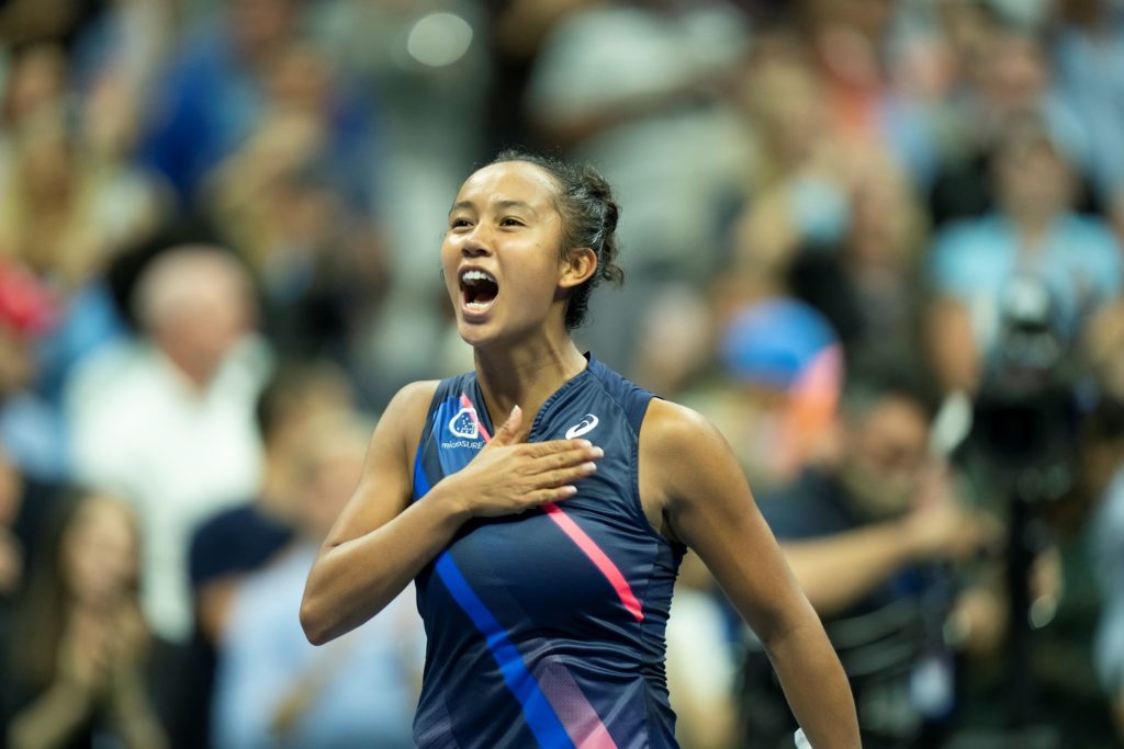 leylah fernandez us open chest bump