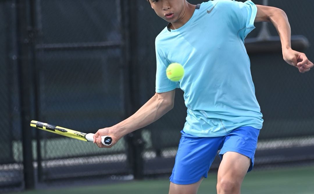 Denny Boa hits a forehand