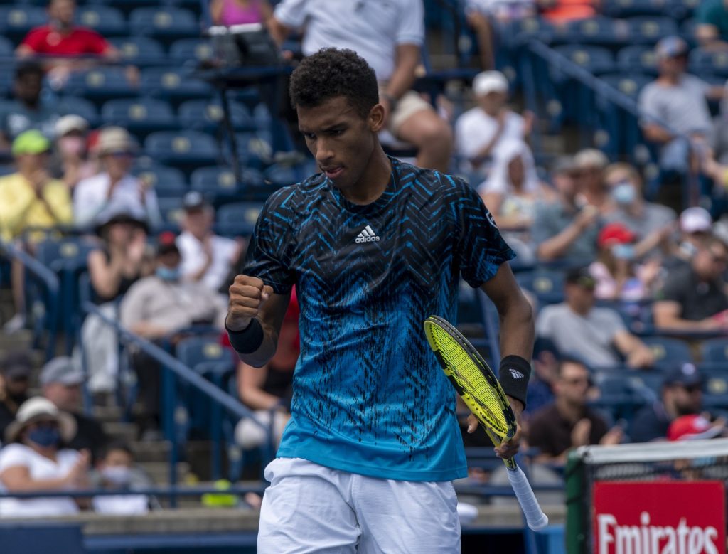 Auger-Aliassime fist pump