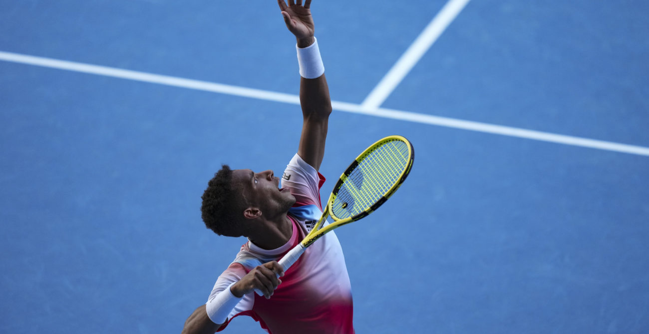 Felix auger-aliassime serving australian open 2022
