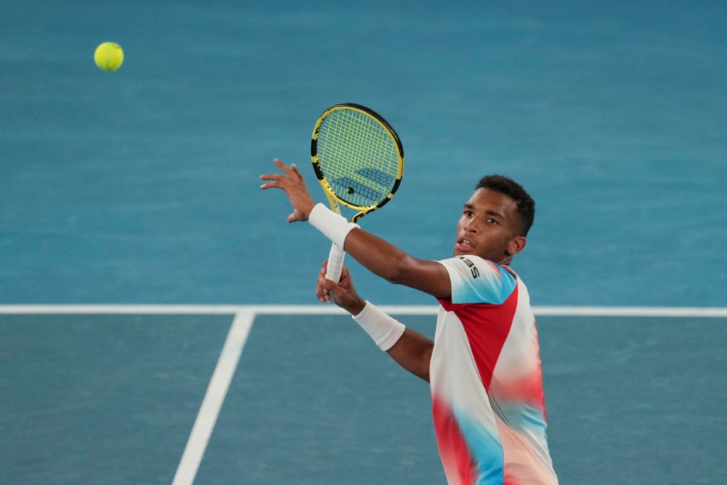 felix auger-aliassime eyes down smash