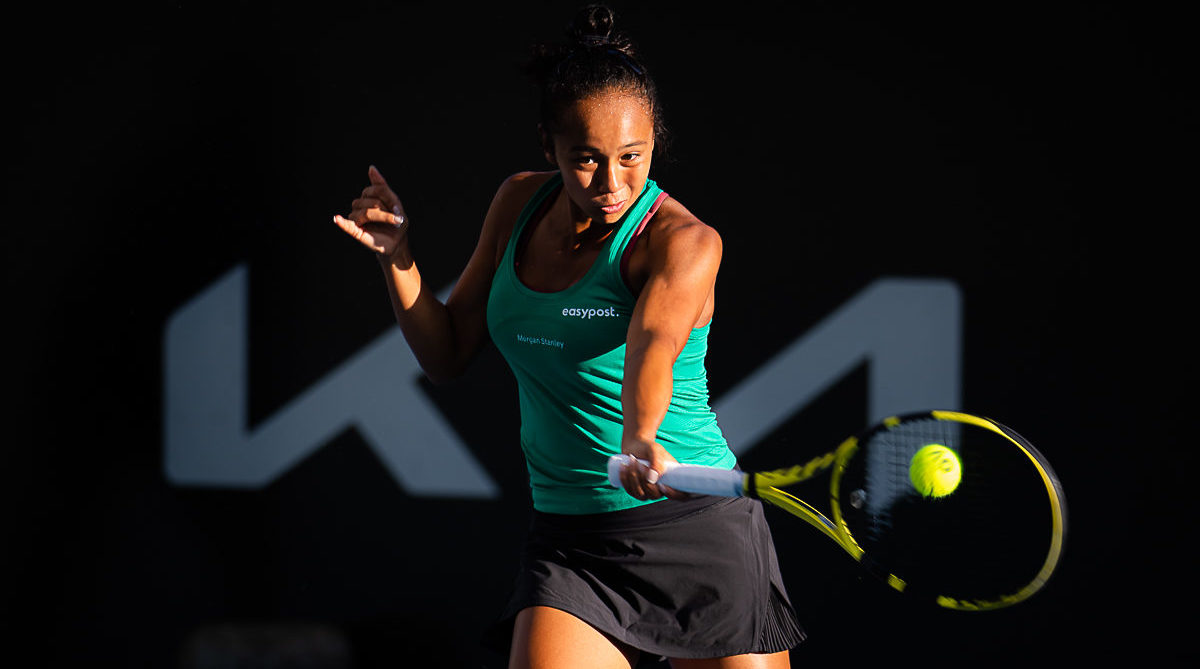 Leylah Fernandez hits a forehand