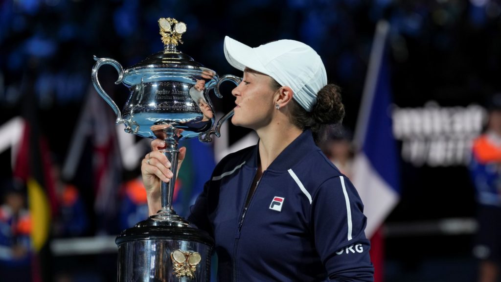 ash barty kisses australian open trphy