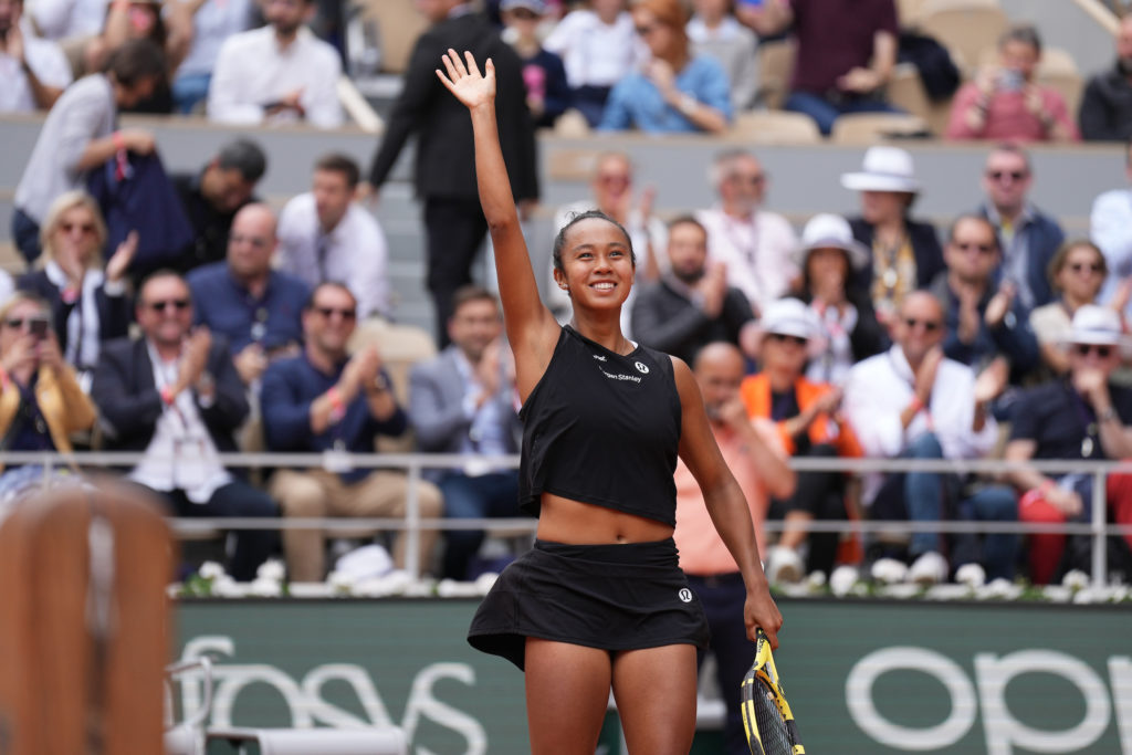 Leylah Fernandez waves to the crowd.
