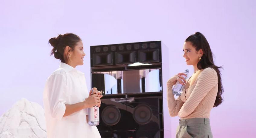 Raducanu and Dua Lipa on set