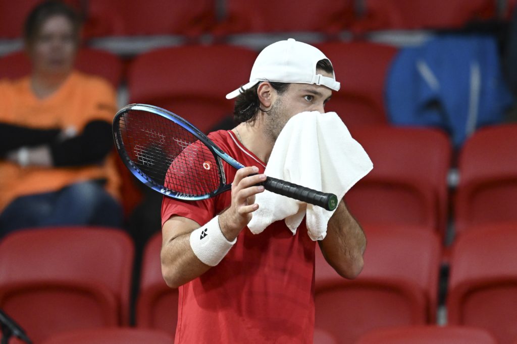 Alexis Galarneau using towel