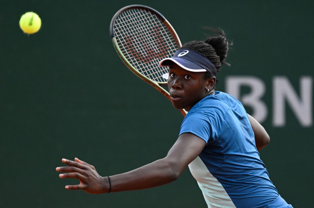 Victoria Mboko prepares to hit a forehand.