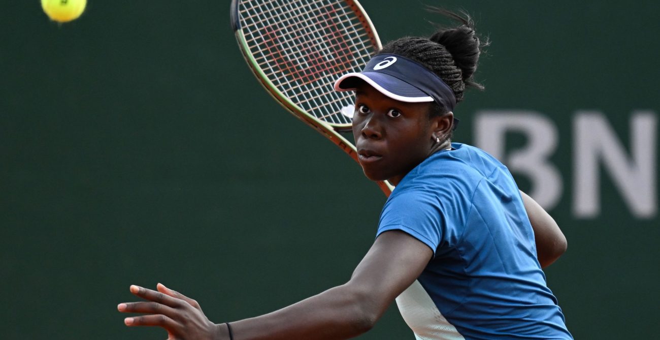 Victoria Mboko prepares to hit a forehand.