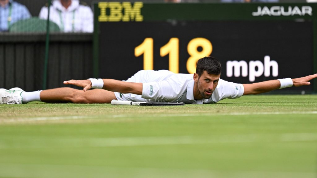 Djokovic flying pose