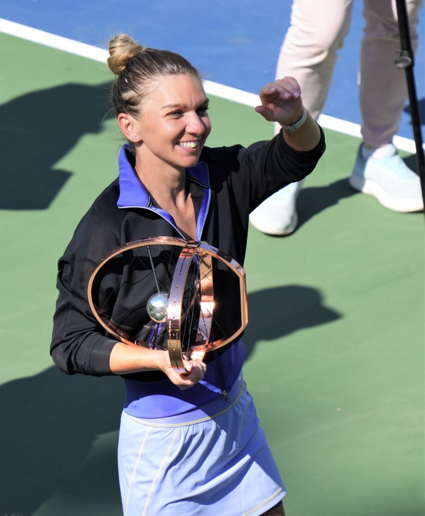 Simona Halep holds the singles trophy.