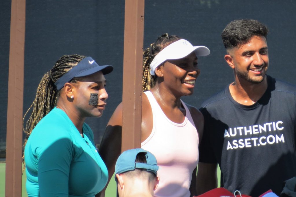 Serena and Venus Williams pose for a photo.
