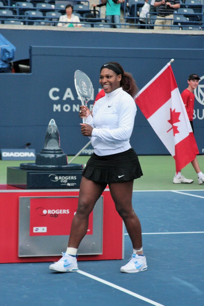 Serena Williams lifts the Rogers Cup trophy.