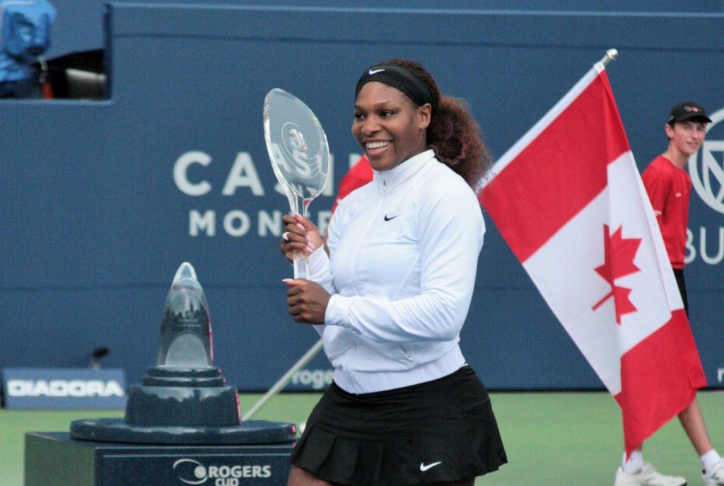 Serena Williams lifts the Rogers Cup trophy.