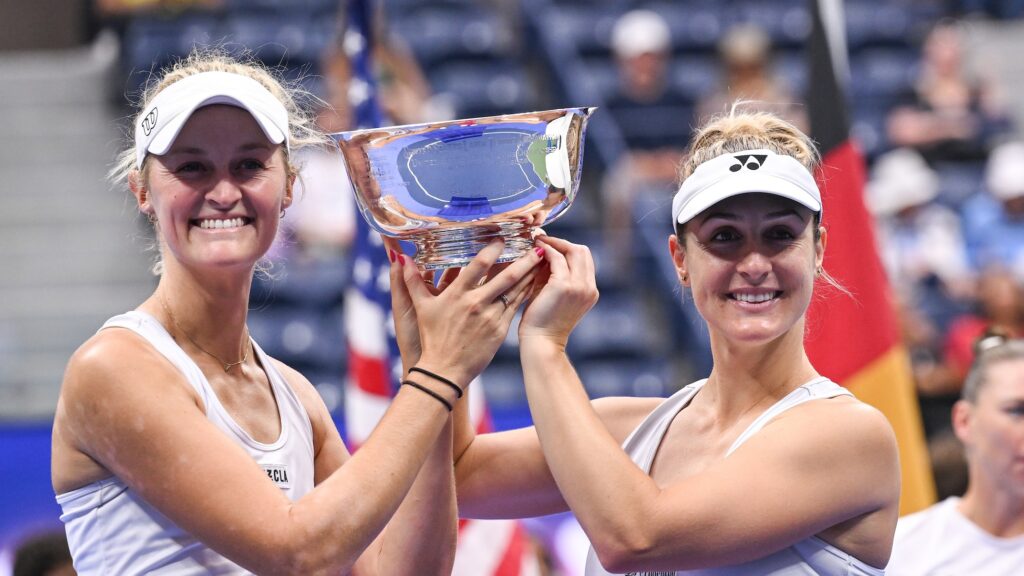 Erin Routliffe (left) and Gabriela Dabrowski hold up the US Open trophy between them.