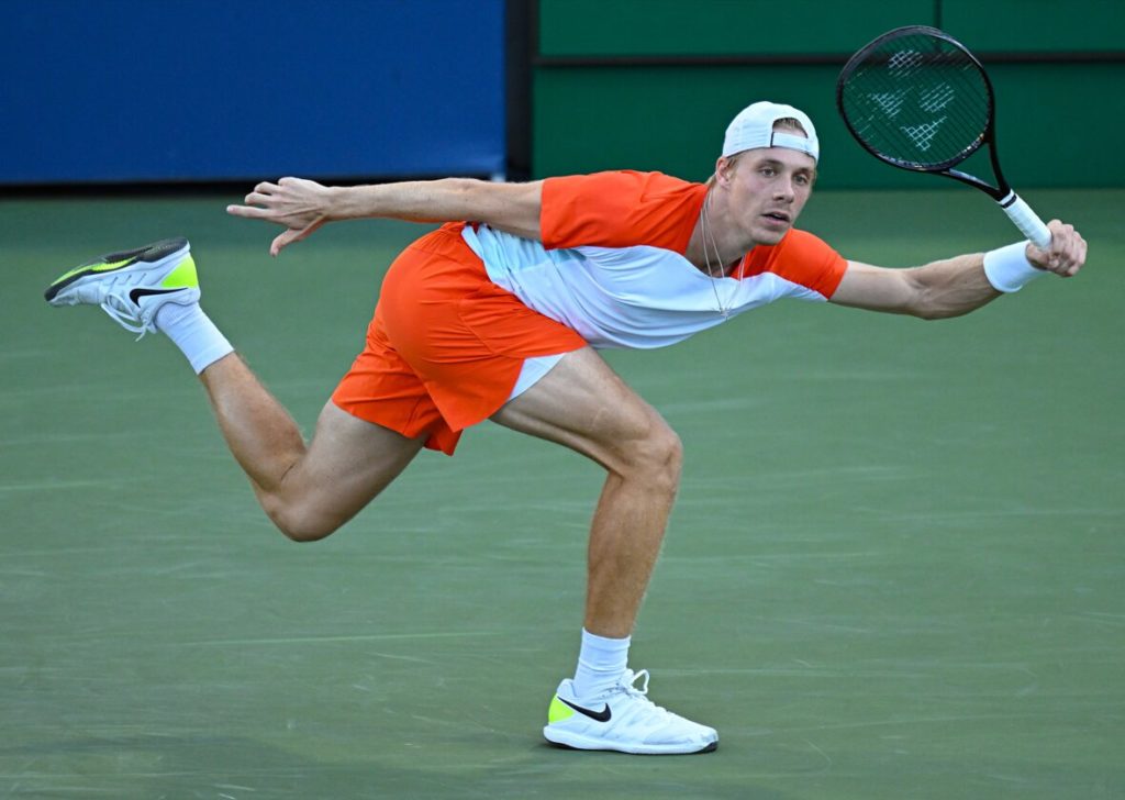 Shapovalov stretch forehand