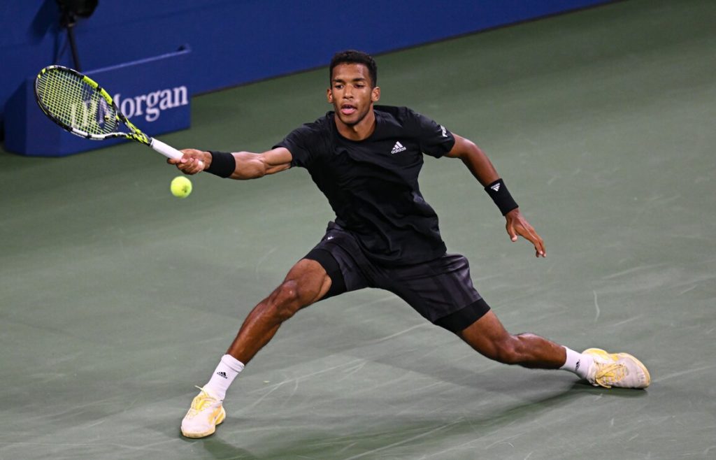 Félix Auger-Aliassime stretch forehand