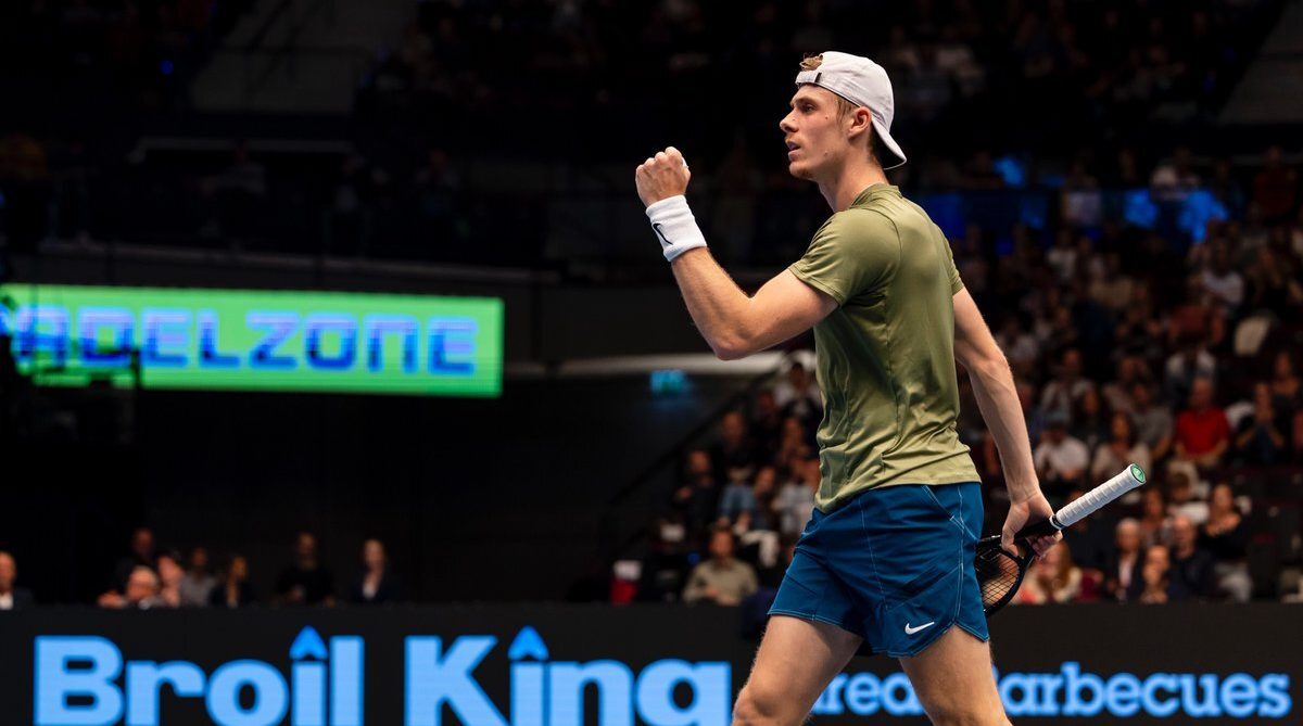 Shapovalov fist pump