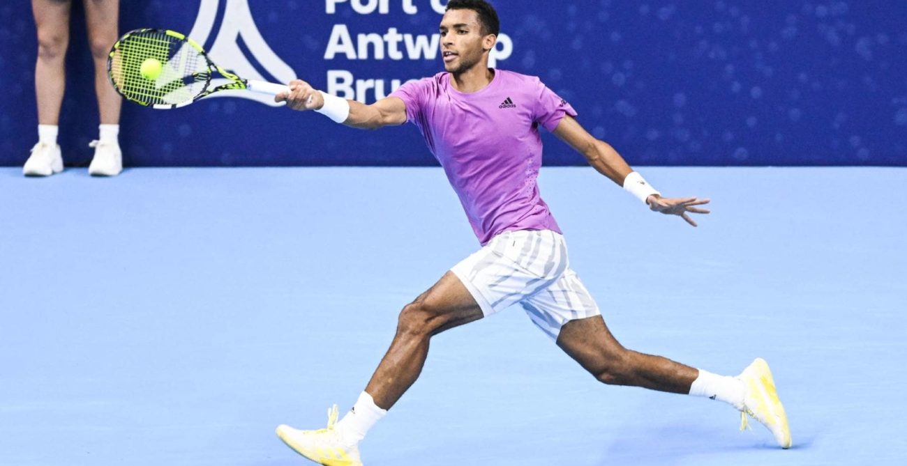 Auger-Aliassime stretch forehand