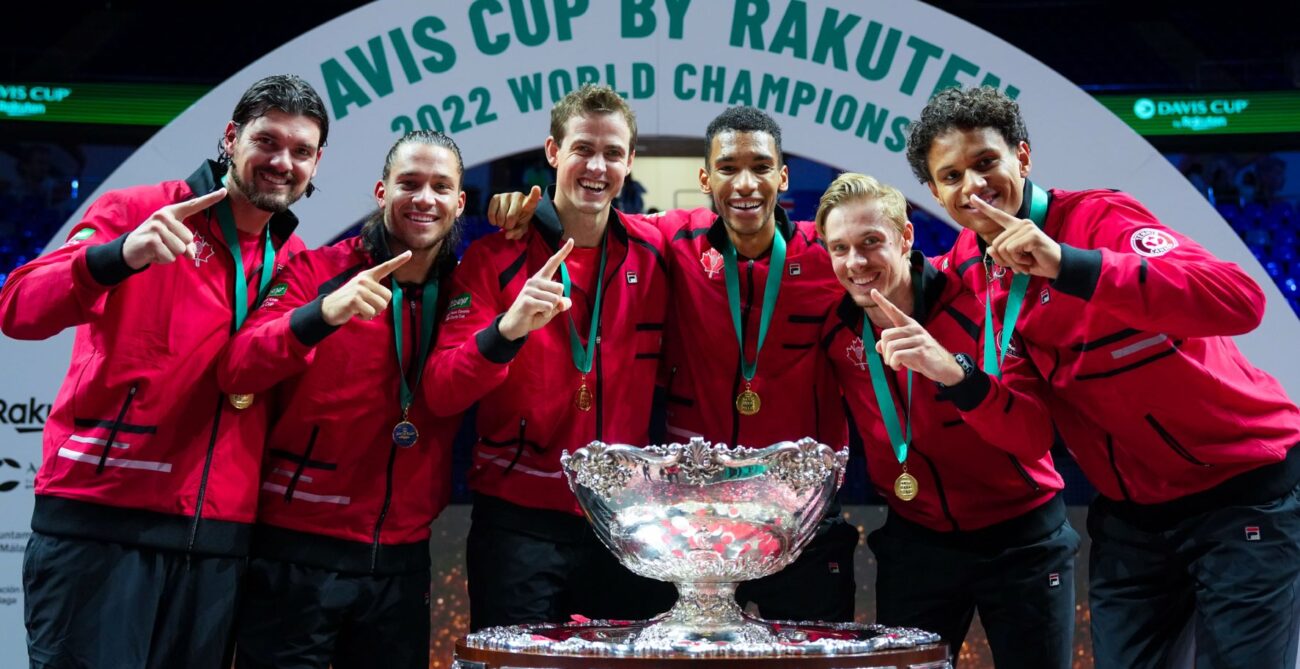 Frank Dancevic, Alexis Galarneau, Vasek Pospisil, Felix Auger-Aliassime, Denis Shapovalov, and Gabriel Diallo stand behind the Davis Cup trophy.