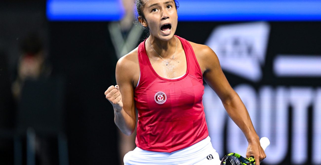 Leylah Fernandez pumps her fist and yells.