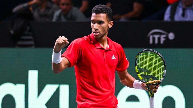 Felix Auger-Aliassime pumps his fist.