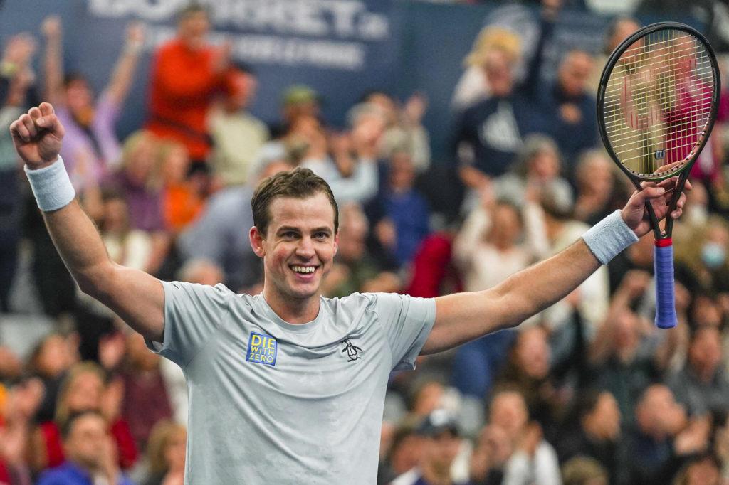 Vasek Pospisil raises arms