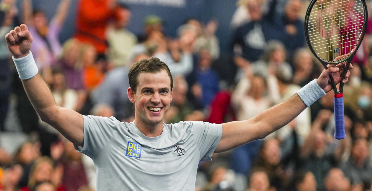 Vasek Pospisil raises arms