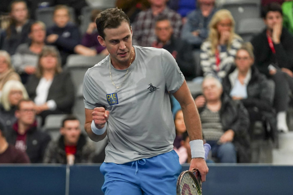 Vasek Pospisil fist pump