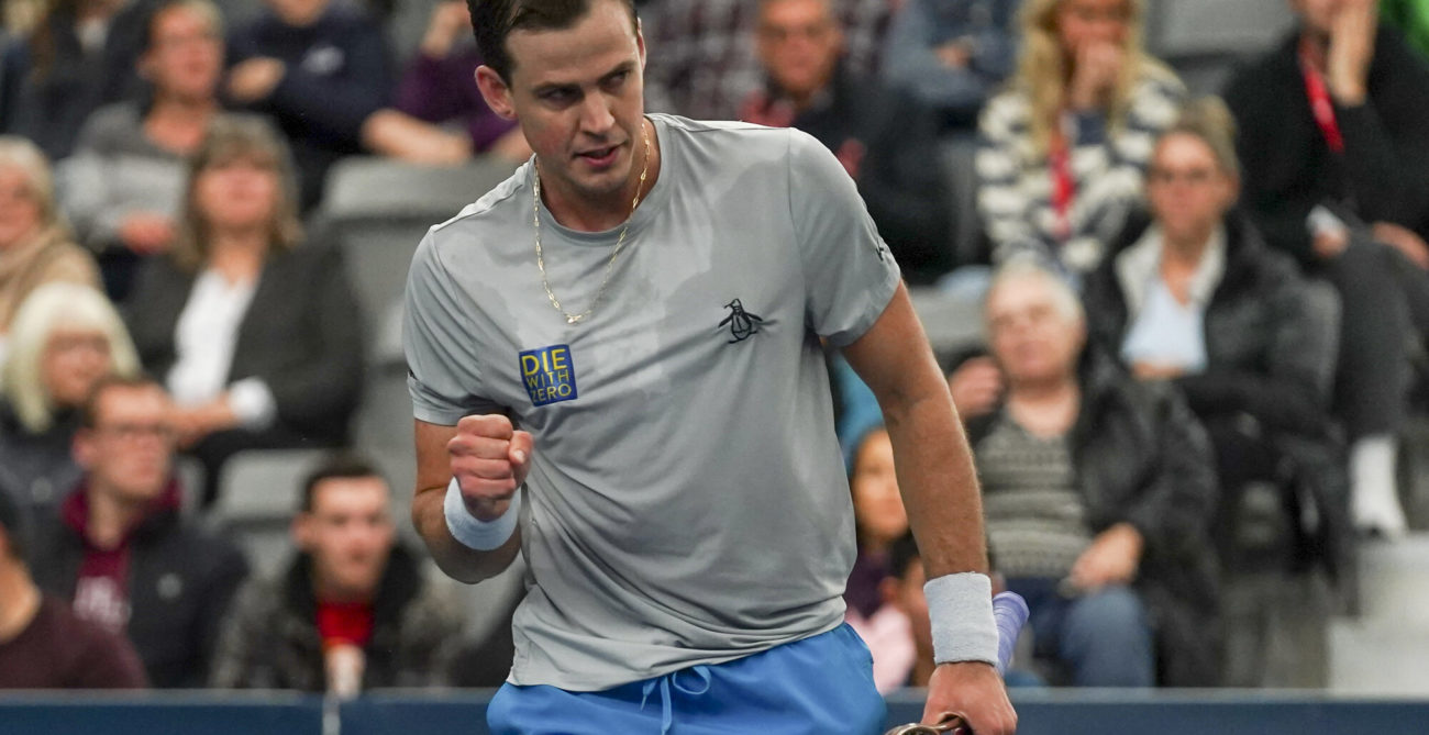 Vasek Pospisil fist pump