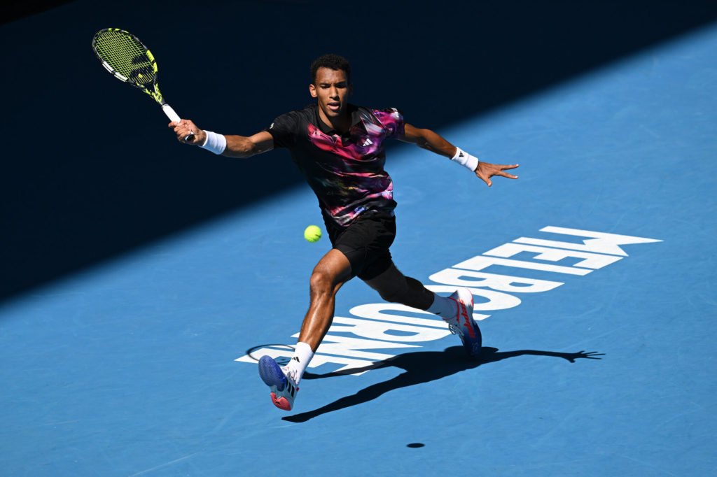 Auger-Aliassime stretch forehand