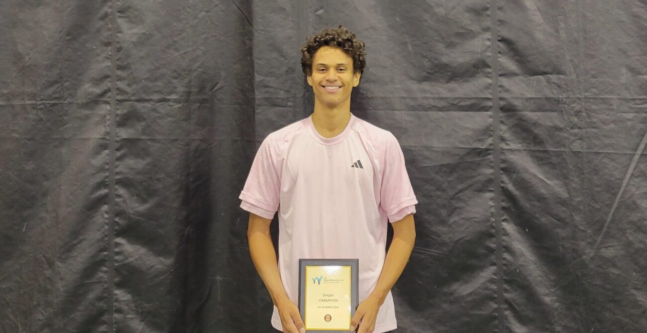 Gabriel Diallo holds his Montreal ITF trophy.