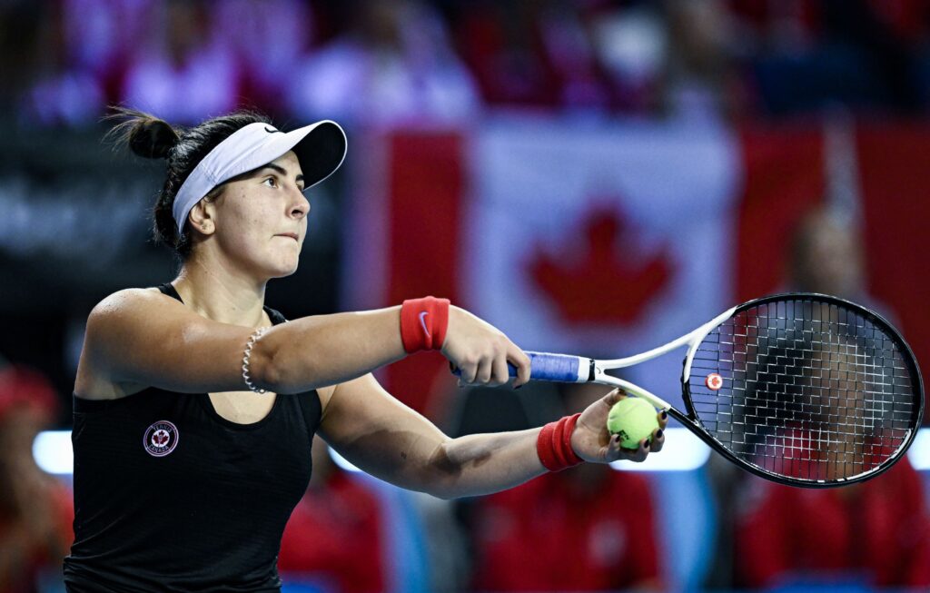 bianca andreescu serves glasgow