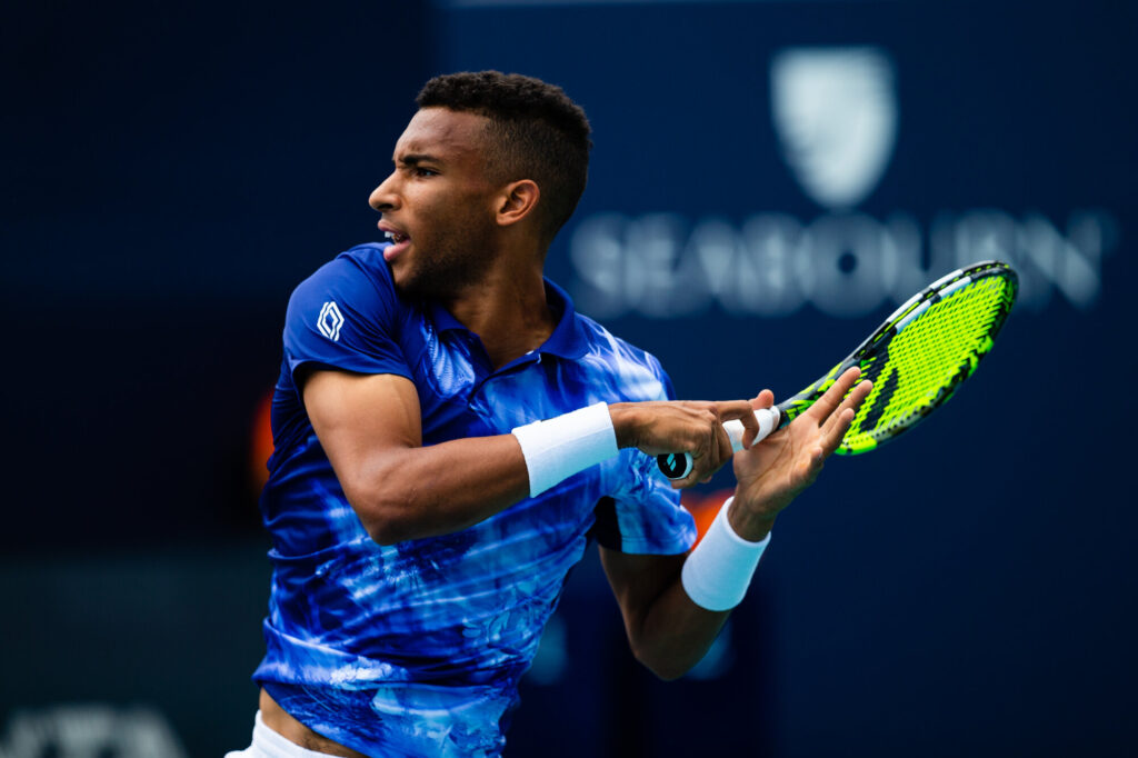 Auger-Aliassime forehand swing