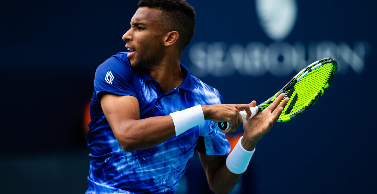 Auger-Aliassime forehand swing