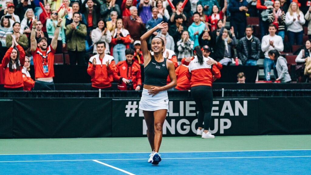 Leylah Fernandez waves to the crowd.