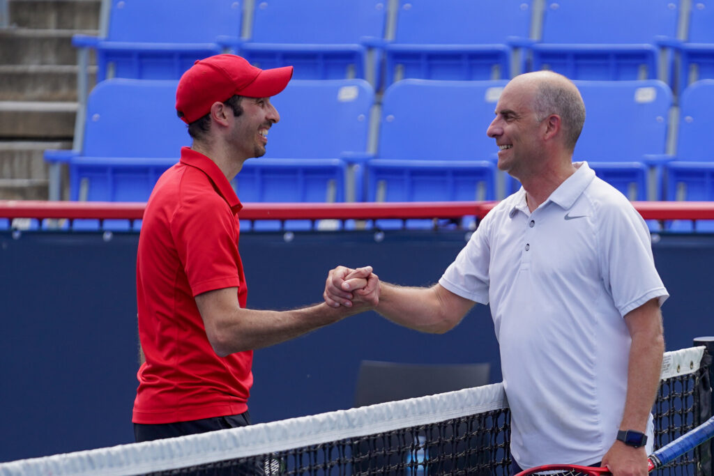 Handshake at net