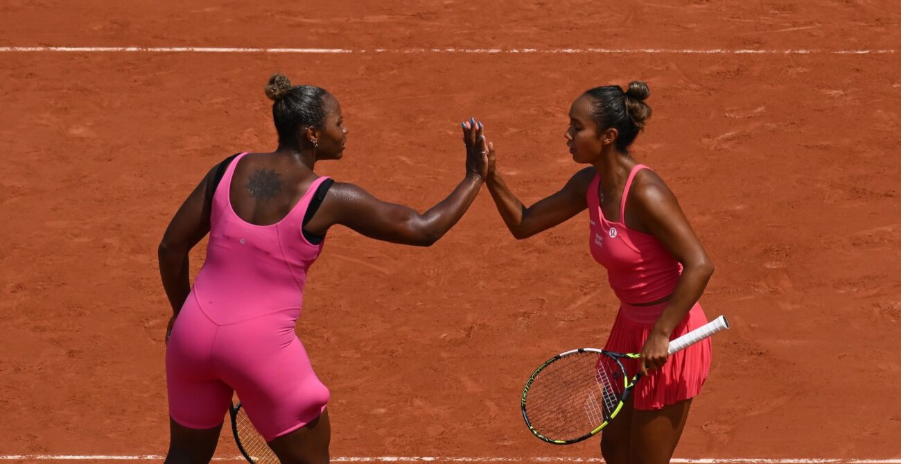 Leylah Fernandez (right) high-fives Taylor Townsend.