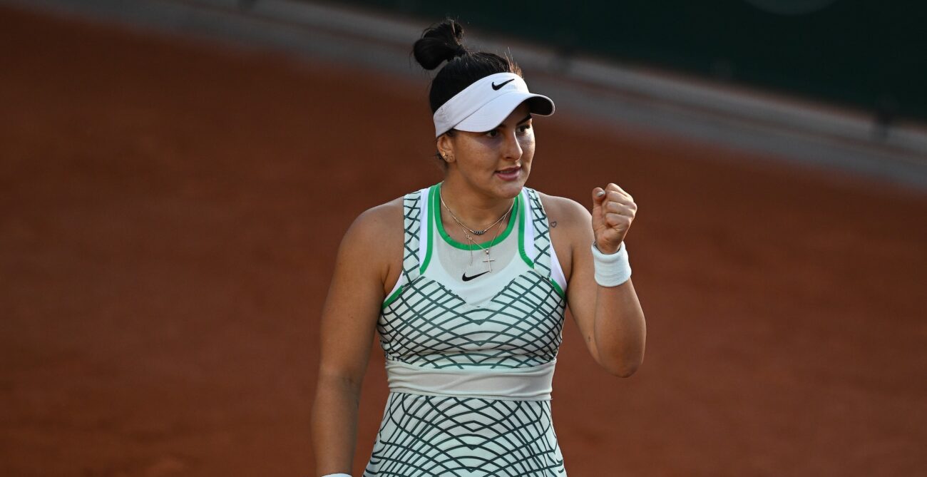 Bianca Andreescu pumps her fist.