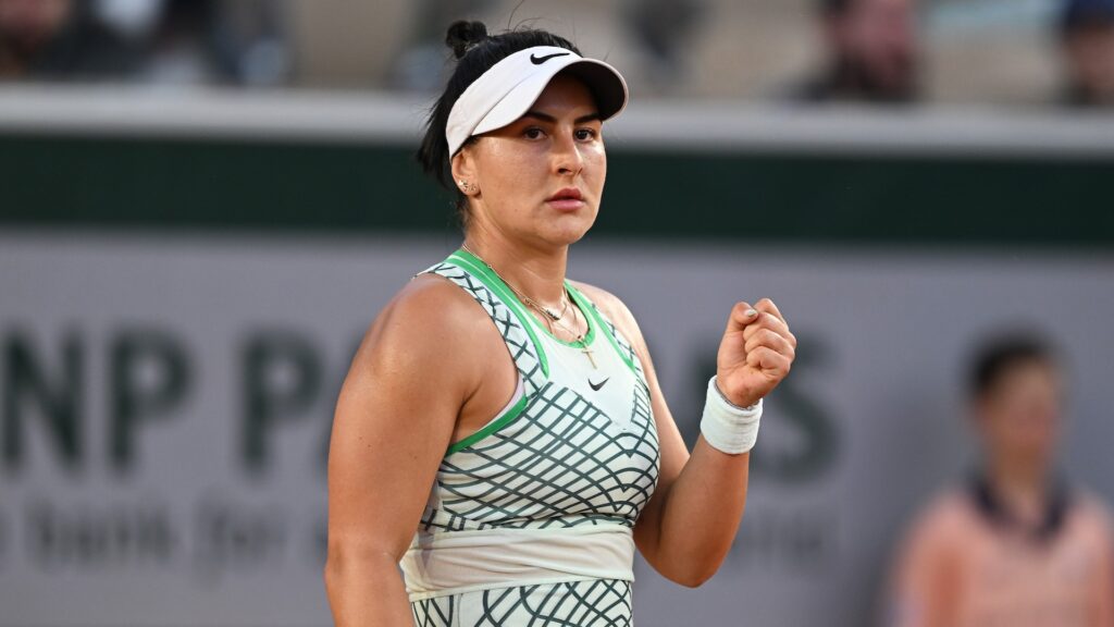 Bianca Andreescu pumps her fist.
