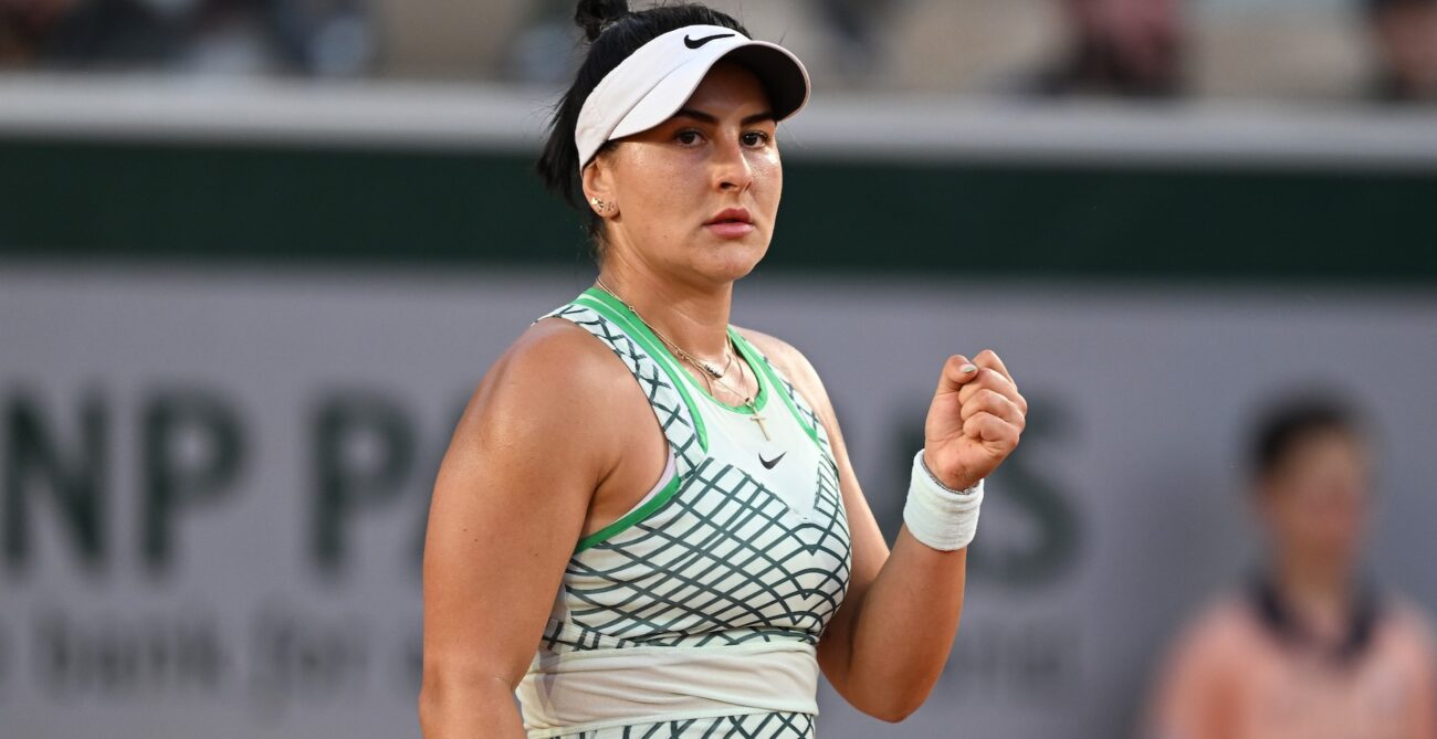 Bianca Andreescu pumps her fist.
