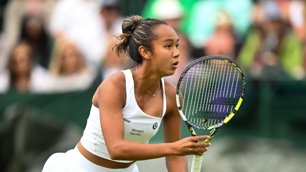 Leylah Fernandez prepares to hit a shot.